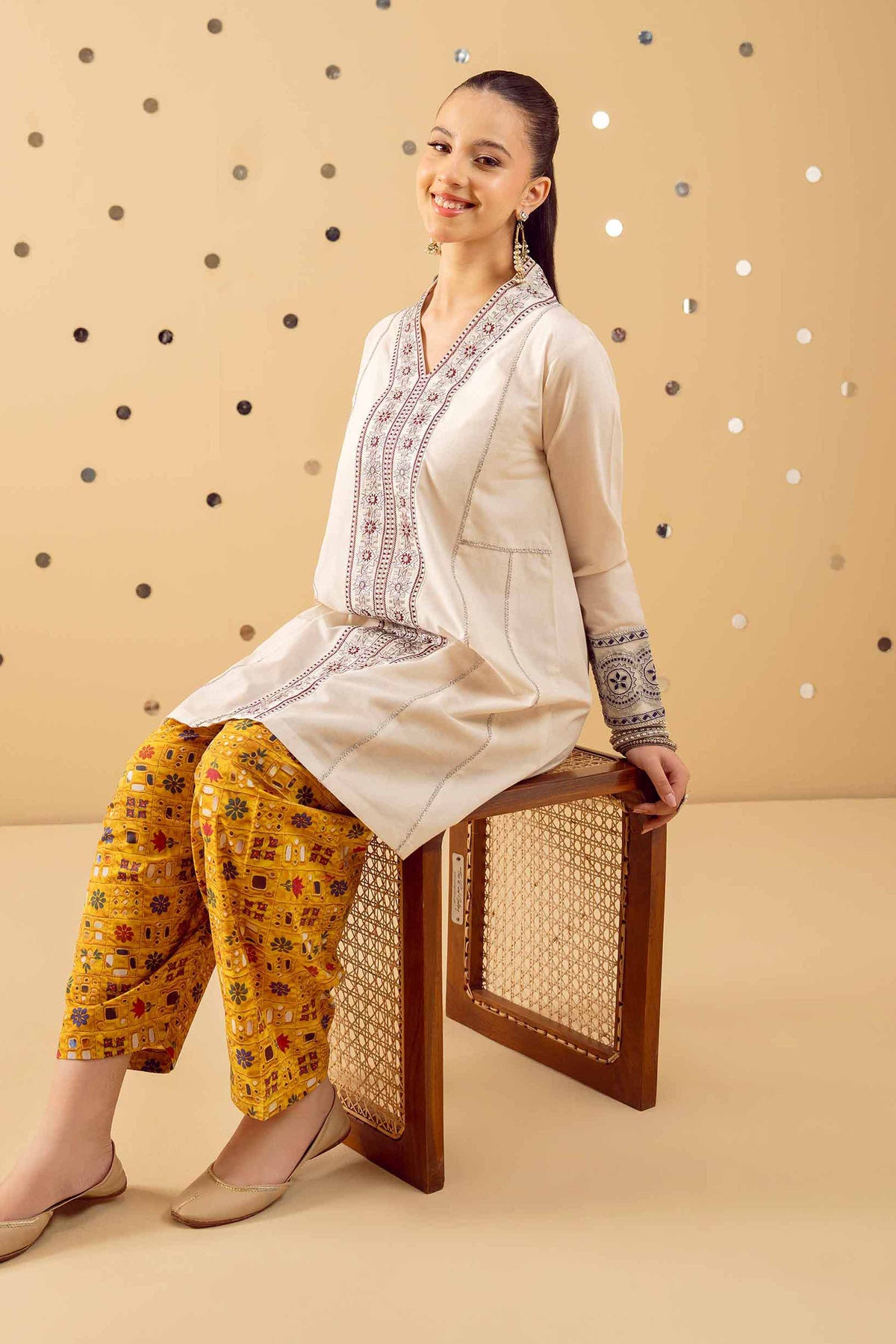 2 Piece - Printed Embroidered Suit - PE25-521 White Lawn 2PC Embroidered Nishat Australia